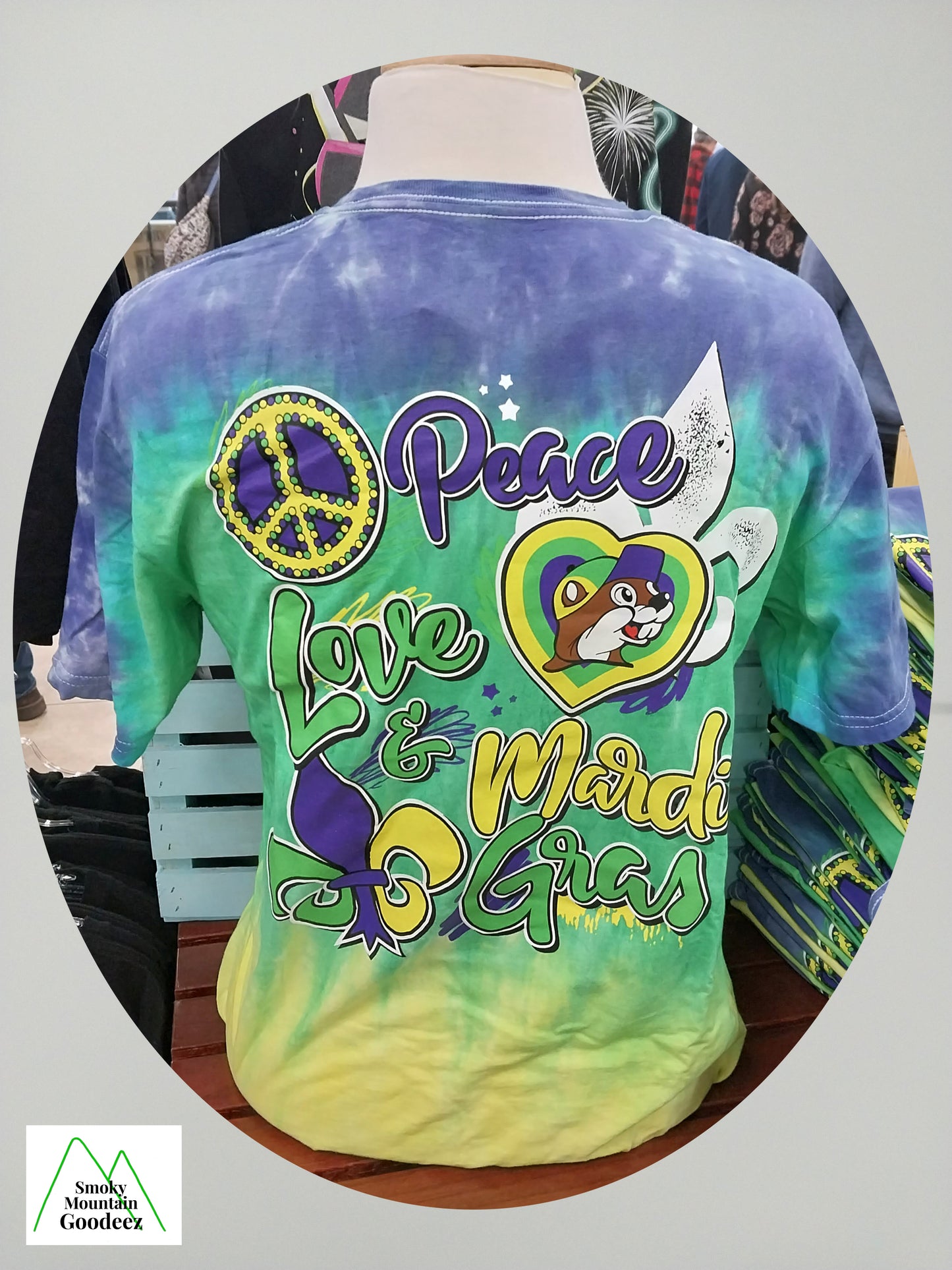Buc-ee's Mardi Gras T-Shirt "Peace Love & Mardi Gras"